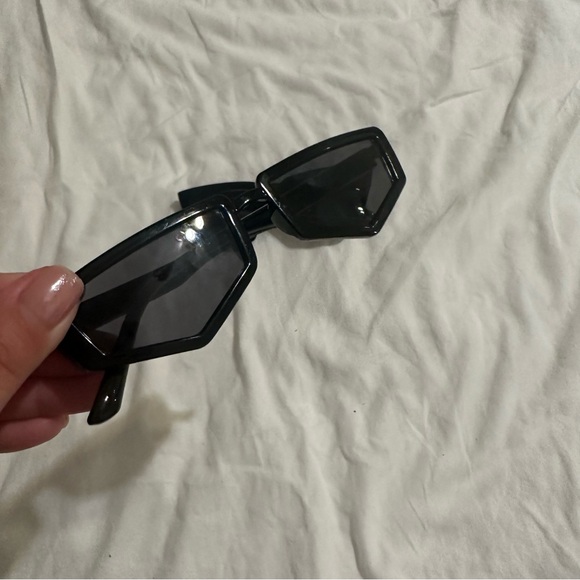 Geometric and Cat eye Black Sunglasses Bundle - Picture 4 of 5